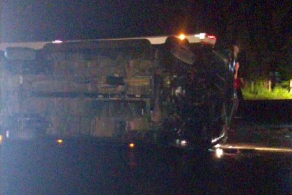 Van de time de futsal do Paraná Clube sofre acidente na BR-476