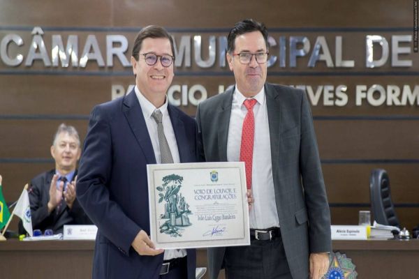 Neurocirurgião Dr. Bandeira é homenageado com Voto de Louvor por sua atuação