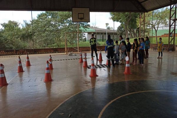 Transitar atua na prevenção com ações educativas e lúdicas em escolas