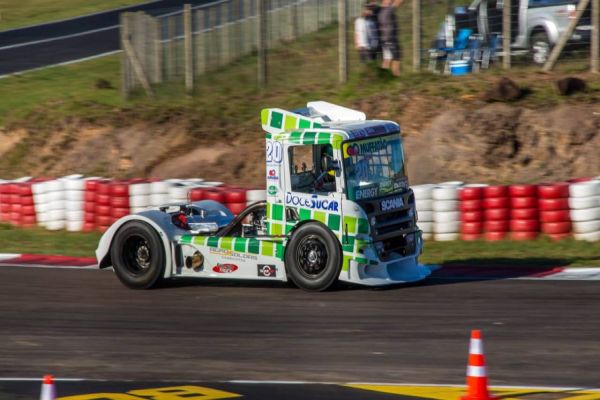 Pedro Muffato abandona no Uruguai após acidente; Paranaense se mantém na liderança do campeonato