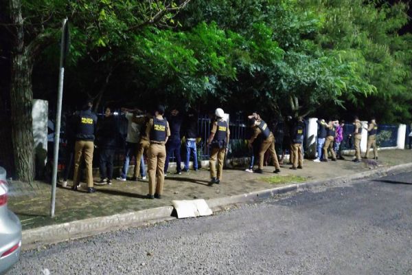 Operação de trânsito da 3ª EsFAEP da PM resulta em apreensão de veículos e drogas em Cascavel