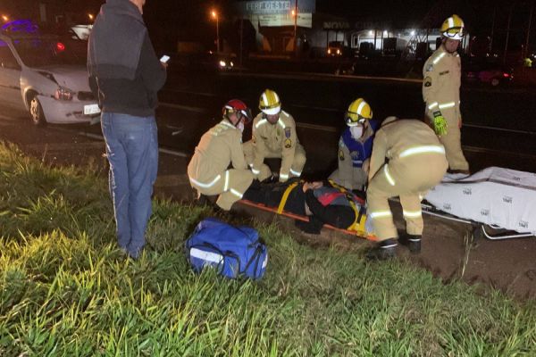 Imagem referente a notícia: Acidente na BR-369 em Cascavel deixa um homem ferido e carro envolvido foge do local