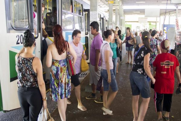 Nova lei proposta por Comissão vai combater a importunação sexual nos ônibus