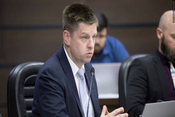 Pedro Sampaio sugere cursos para servidores agirem em emergências nas escolas