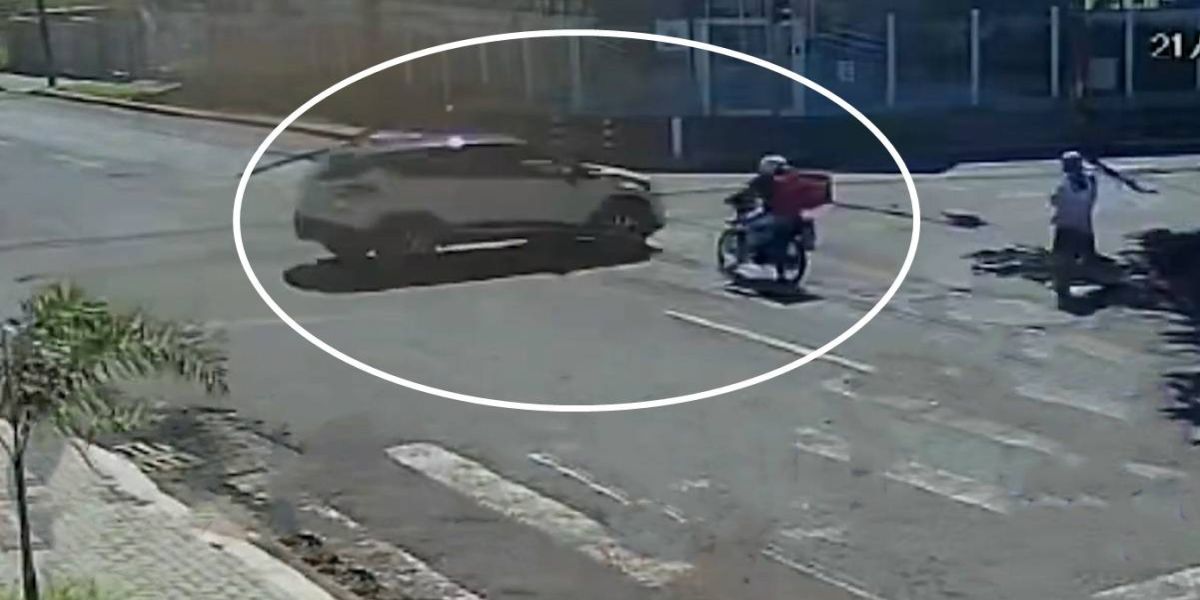 Grave acidente deixa adolescente ferido em Cascavel; Câmera de segurança registra momento da colisão