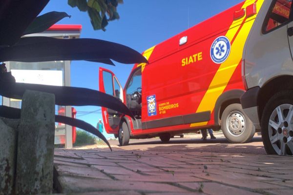 Imagem referente a notícia: Populares encontram homem ensanguentado em ponto de ônibus e acionam o Siate no Loteamento Belmonte