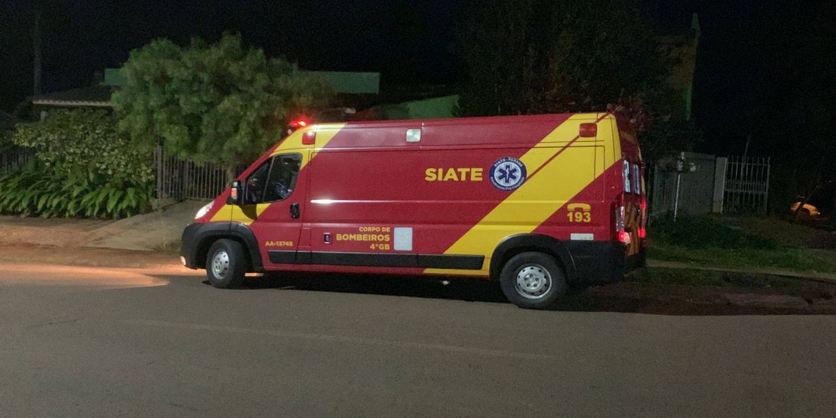 Motociclista de 39 anos fica ferido após colisão de trânsito na Avenida Corbélia