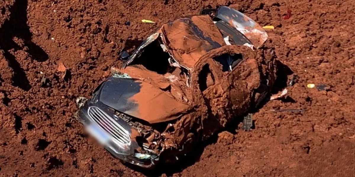 Homem é encontrado morto dentro de carro acidentado na BR-277, em Cascavel