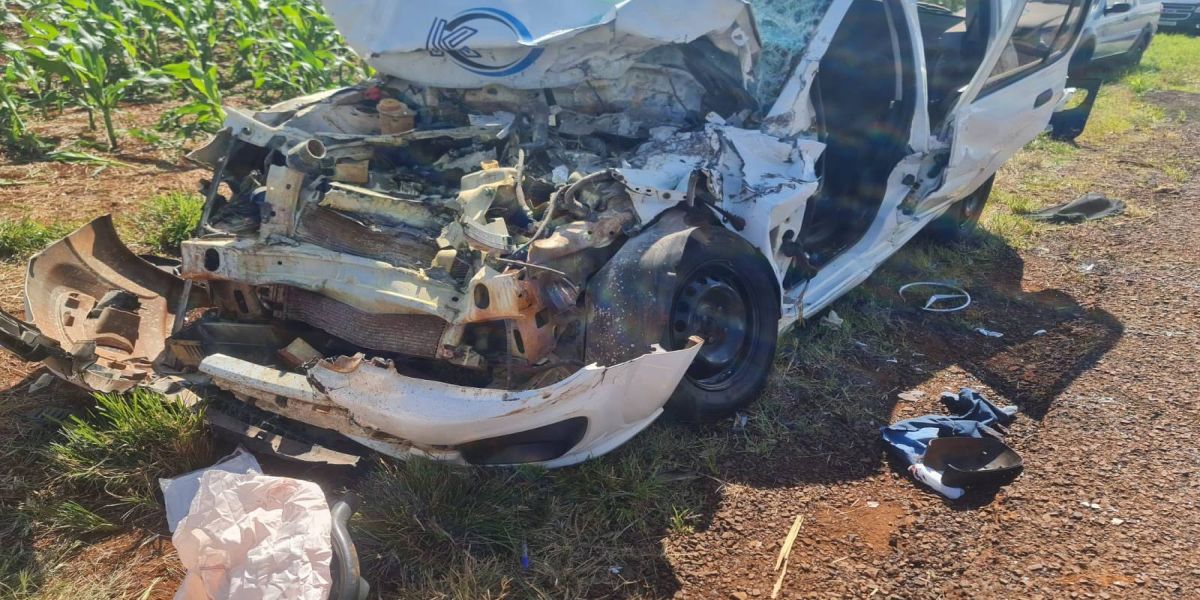 Colisão frontal entre caminhão e carro deixa condutor ferido na PR-239 em Assis Chateaubriand