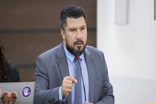 Edson Souza pede ao Congresso urgência para liberar piso nacional da enfermagem