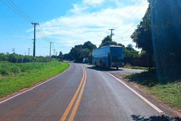 Acidente envolvendo ônibus e bicicleta deixa ciclista gravemente ferido na PR-490 em Altônia