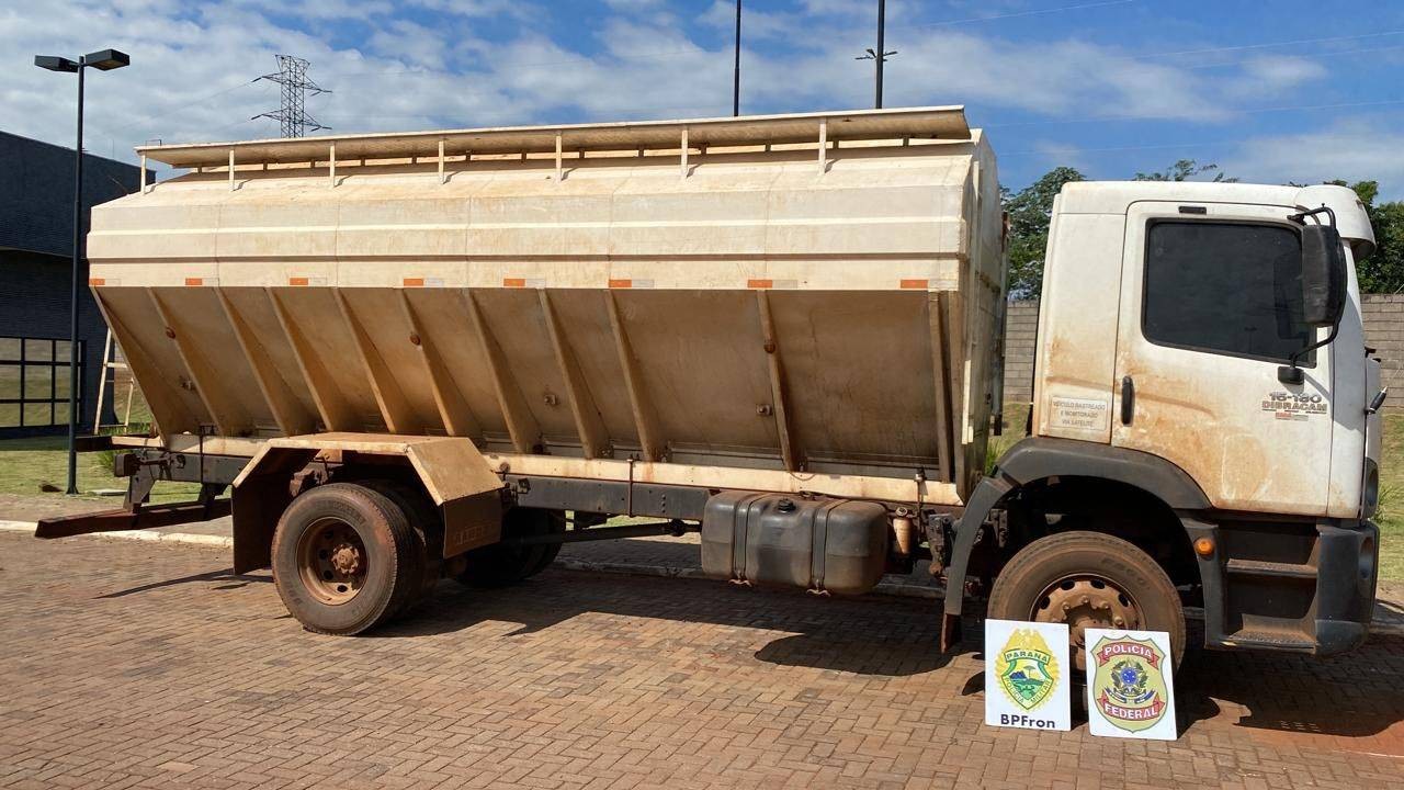BPFRON e Polícia Federal apreendem caminhão carregado com cigarros contrabandeados em Terra Roxa