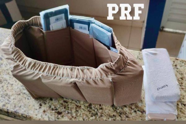 PRF apreende celulares escondidos junto ao corpo de uma mulher, em Santa Terezinha de Itaipu