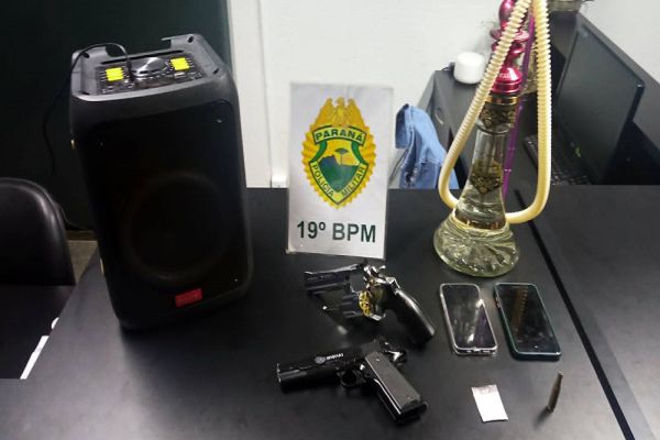 Live transmitida via Instagram termina em prisão por porte de drogas e armas falsas em Toledo