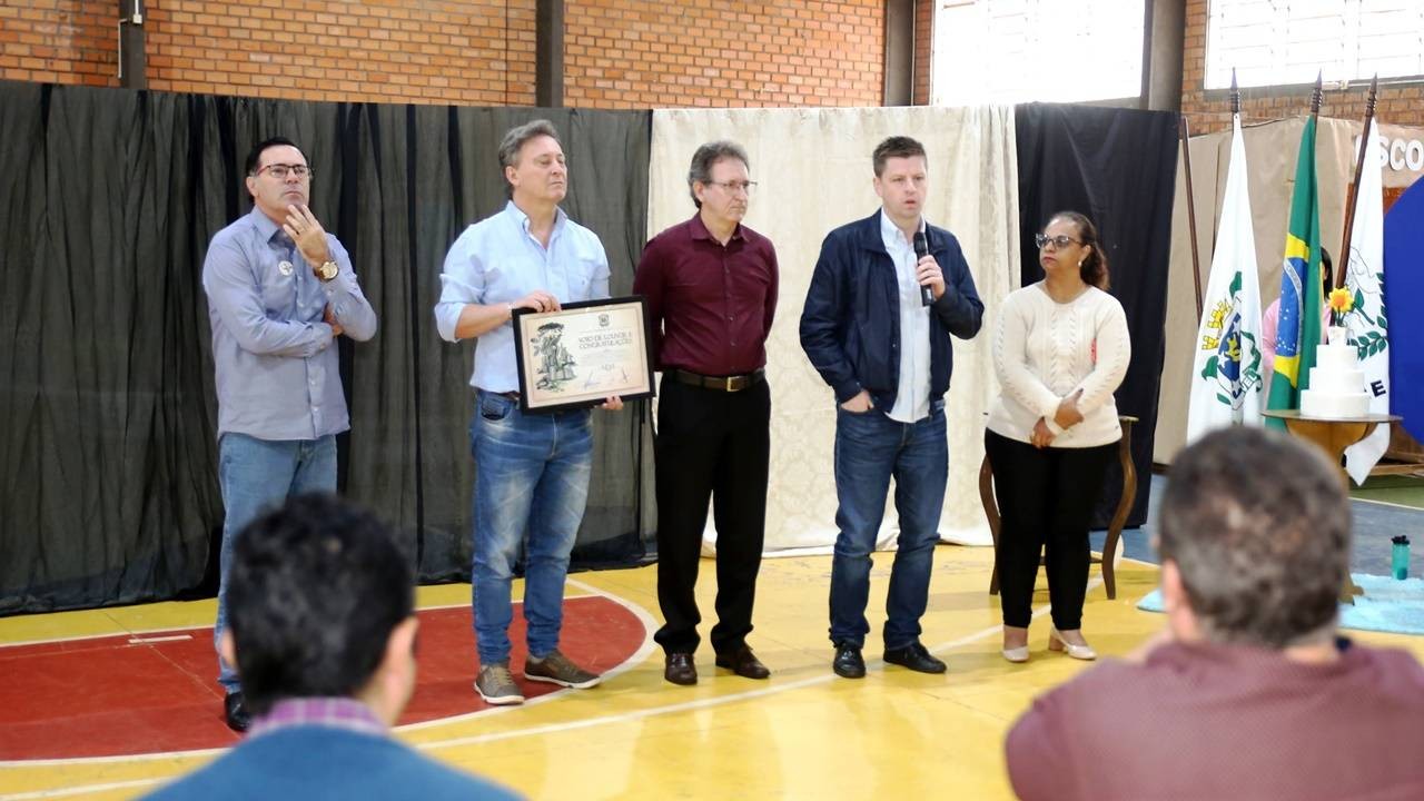 Vereadores vão à APAE entregar Voto de Congratulações pelos 52 anos da instituição