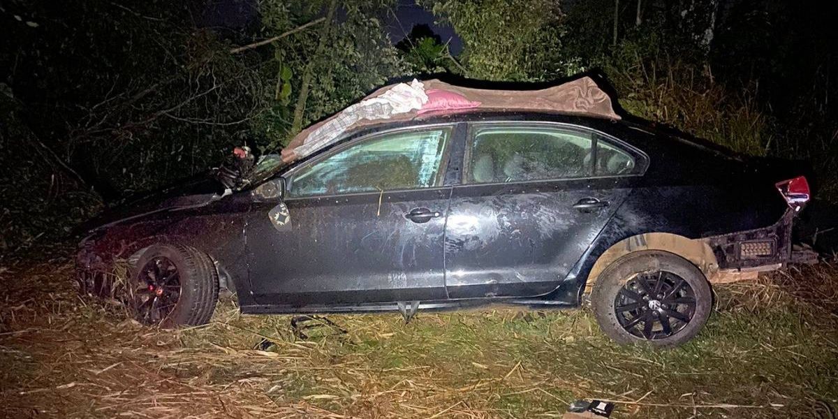 Capotamento na BR-277 deixa homem gravemente ferido em Cascavel
