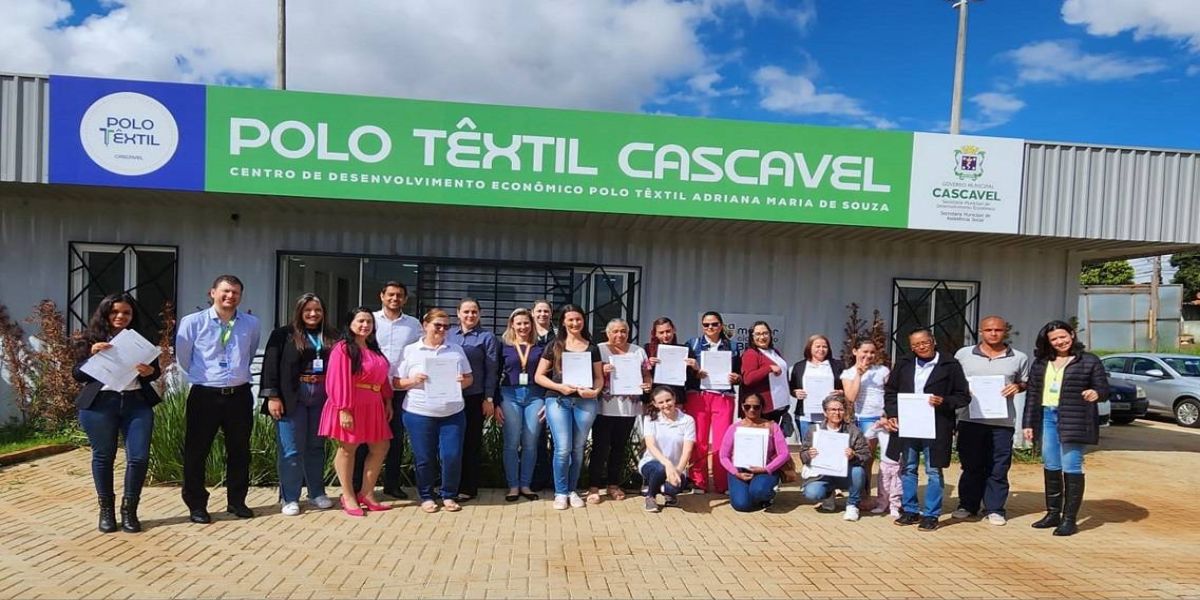 Polo Têxtil forma primeira turma do curso de corte e costura