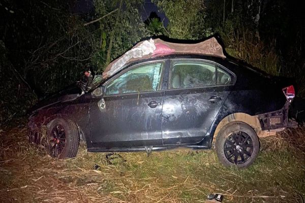 Capotamento na BR-277 deixa homem gravemente ferido em Cascavel