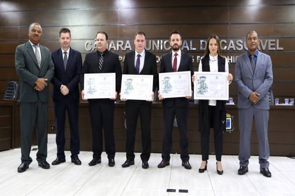 Delegados e investigador recebem homenagem por atuação na 15ª SDP