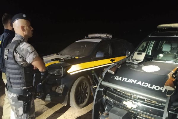 PM e PRF prendem quatro pessoas em operação contra roubos a ônibus de turismo