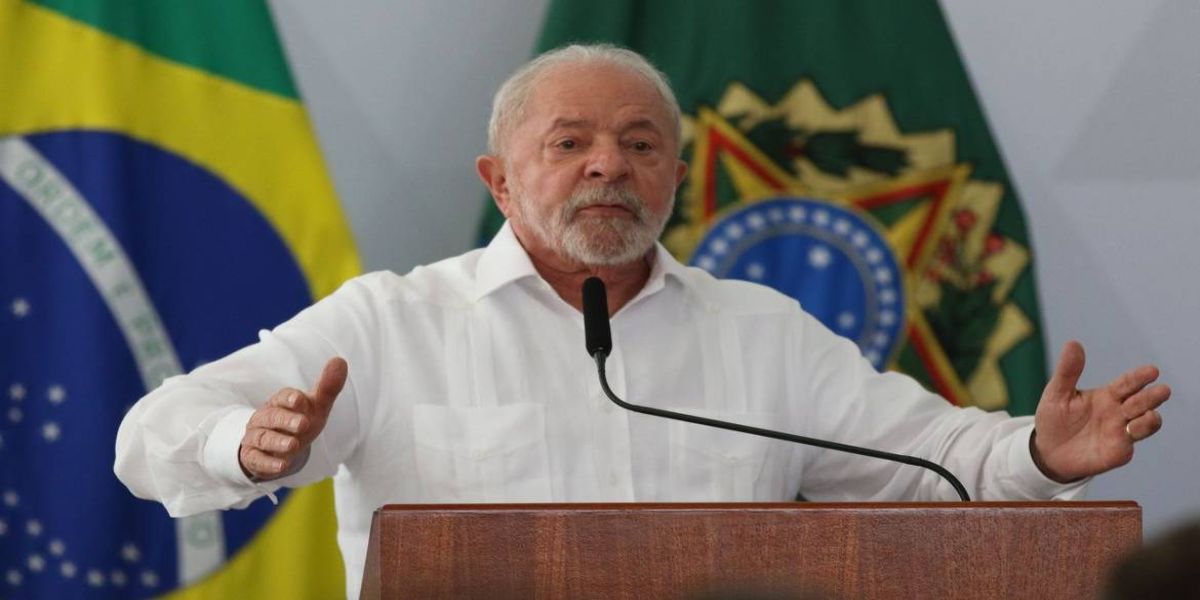Lula anuncia política de reajuste do salário mínimo e isenção de IR