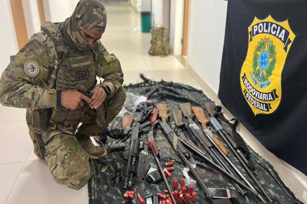 Força conjunta da PRF/IBAMA é recebida a tiros em garimpo ilegal na Terra Indígena Yanomami