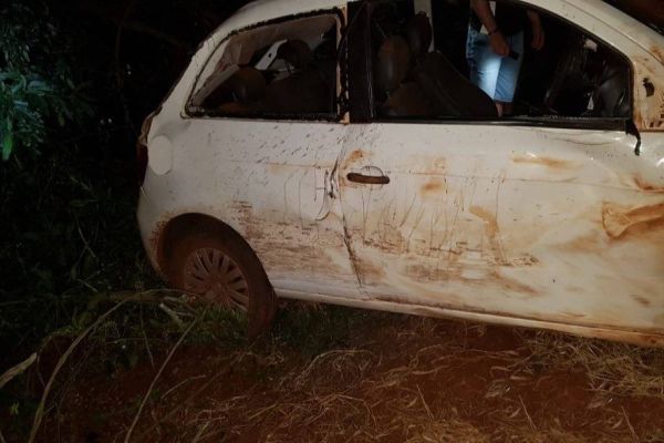 Três pessoas ficam feridas em capotamento na PR-474 em Anahy