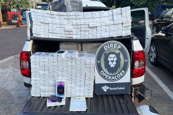 Imagem referente a notícia: Veículo com 203 Iphones é apreendido pela Receita Federal na cidade de São Pedro do Iguaçu