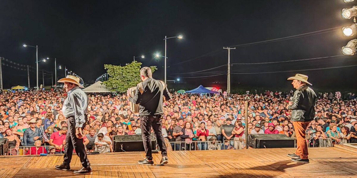 Toledo celebra o Dia do Trabalhador com Show do Trio Parada Dura