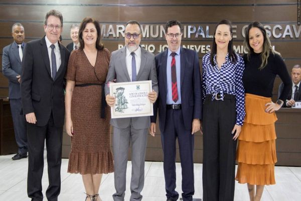 ​Contador da Câmara, Paulino Rodrigues, recebe reconhecimento da Casa