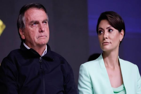 PF apreende celulares de Jair e Michelle Bolsonaro em operação de busca e apreensão em Brasília