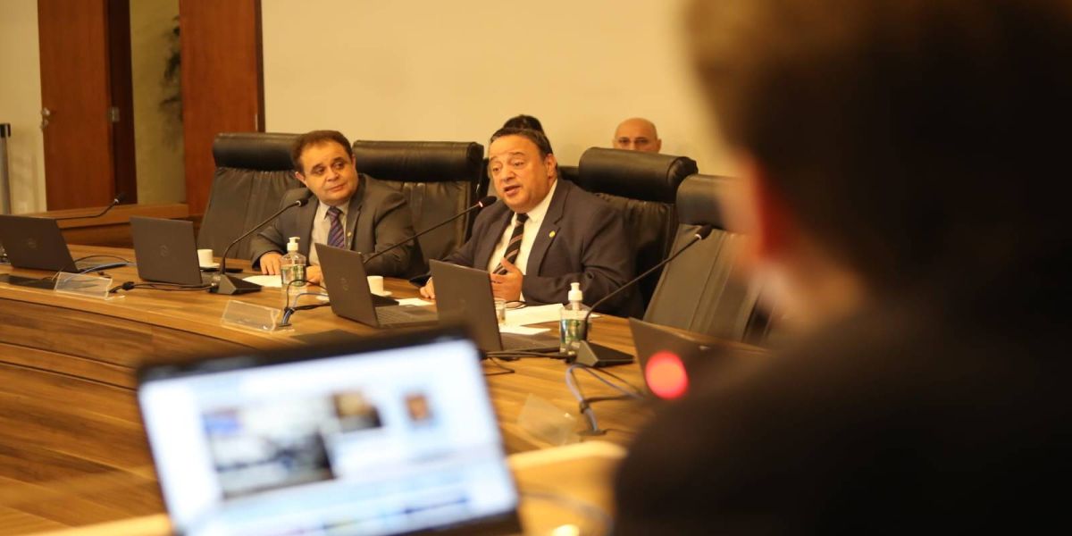 Deputados protocolam requerimento para atuação da Guarda Municipal na segurança escolar