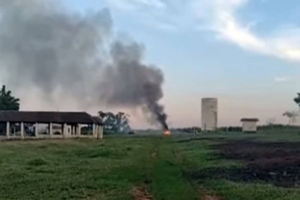 Queda de helicóptero deixa duas pessoas mortas em São Carlos-SP durante trajeto para a Agrishow