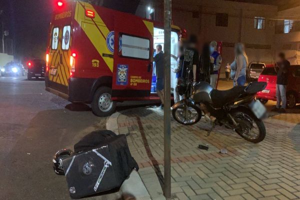Imagem referente a notícia: Motociclista sofre suspeita de fratura no tornozelo após colisão no Bairro Brasília