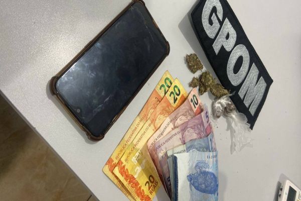 GM de Cascavel realiza abordagem e encontra dinheiro e drogas com homem na Praça Getúlio Vargas