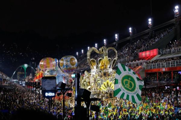 Sancionada lei que reconhece escola de samba como patrimônio cultural