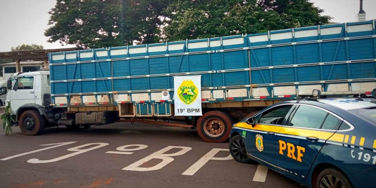 PRF e PM/PR apreendem caminhão carregado com 400 mil maços de cigarros no oeste do Paraná