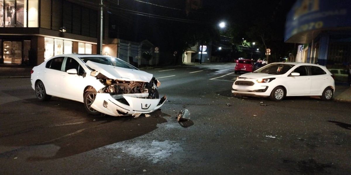 PM detêm motorista com sinais de embriaguez após acidente no centro de Cascavel