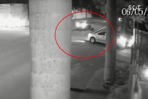Imagem referente a notícia: Câmera de segurança registra carro invadindo contramão e atingindo motociclista na Rua Maranhão