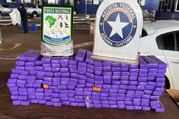 Receita Federal apreendeu 120 quilos de maconha na Ponte Internacional da Amizade