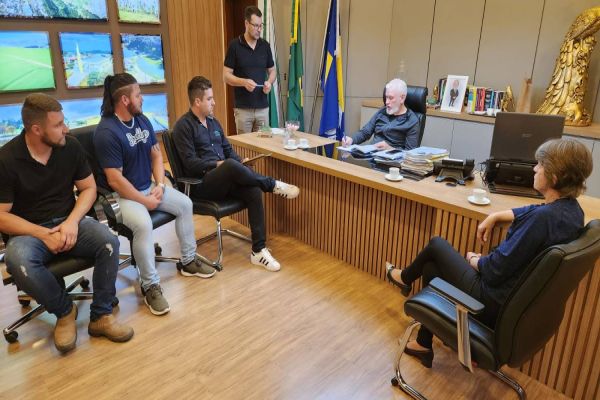 Prefeito Osmário Portela e vereador anunciam a chegada de nova indústria a Guaraniaçu