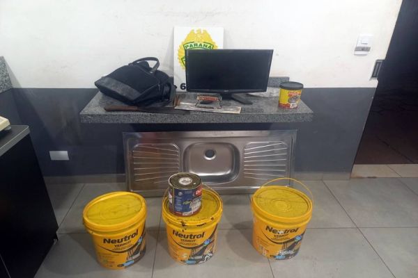 Homem é detido pela PM após furtar vários objetos de obra no bairro Pioneiros Catarinense