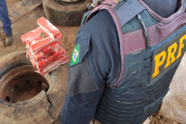 PRF localiza grande quantidade de maconha em pneus de carreta