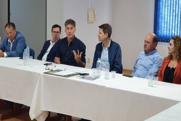 Cemic recepciona Paranhos e vereadores em café da manhã