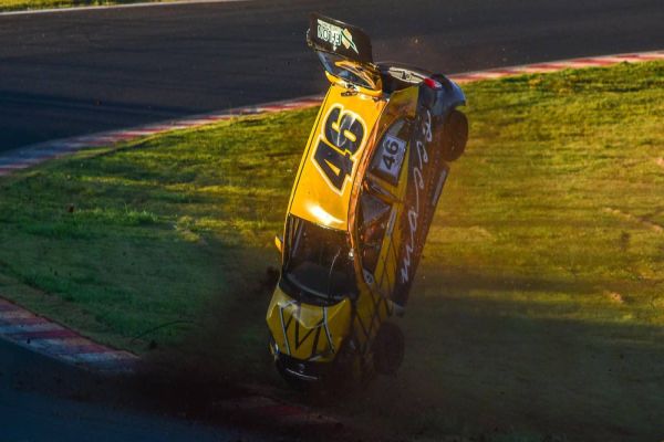 Piloto cascavelense sofre acidente assustador em treino da etapa Cascavel do MBR e saí ileso