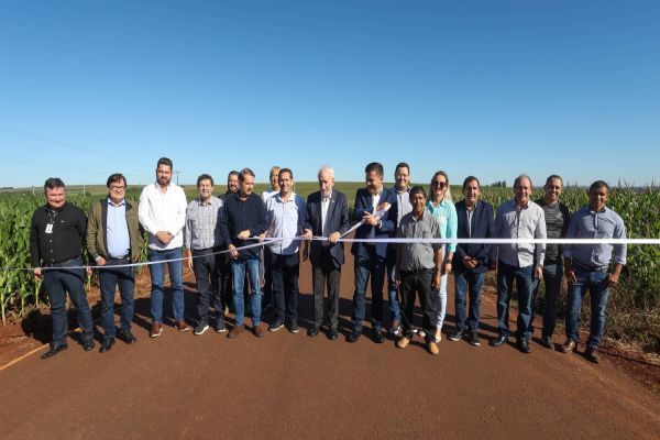 Piana inaugura obras de pavimentação, praças e anuncia novos investimentos para Jesuítas