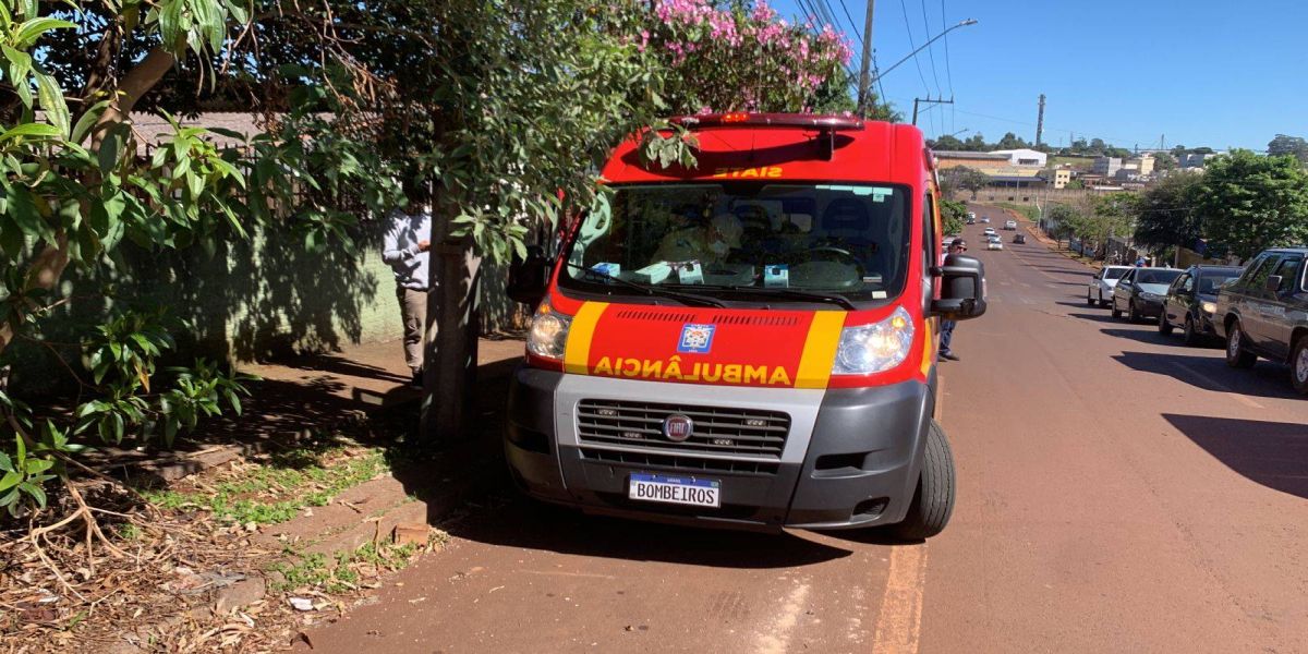 Socorristas do Siate atendem vítima de acidente de trânsito no Bairro Brasmadeira