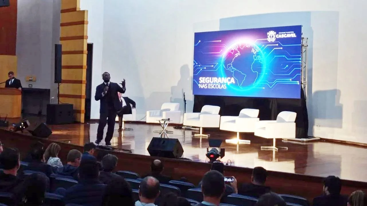 Foto relacionada a notícia: Prefeitura de Cascavel adota tecnologia com IA para ampliar segurança nas escolas