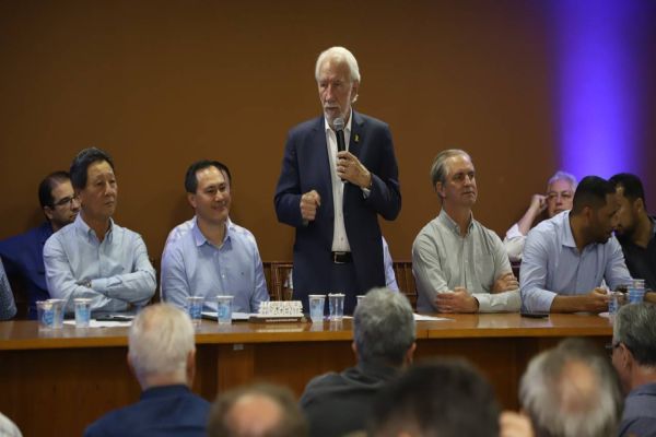 Em reunião com prefeitos da Amusep, Piana reforça apoio do Estado a municípios