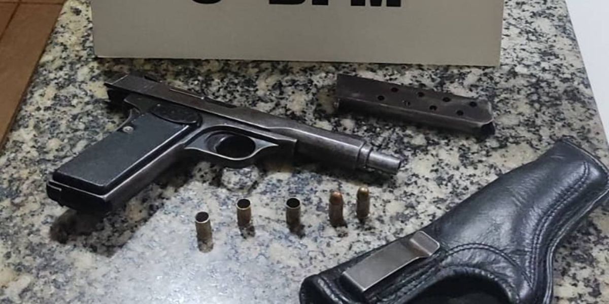 Queda do Iguaçu: indivíduo é preso por porte ilegal de arma de fogo em igreja evangélica